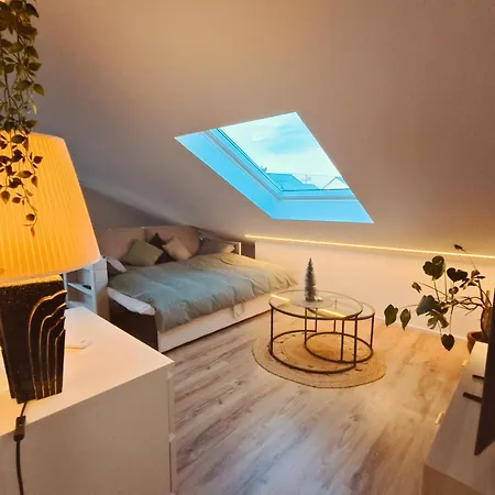 Stilvolles Im Loft-style & Klimaanlage Apartman